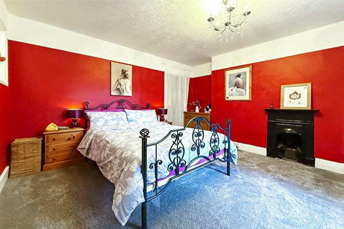 1 Bedroom Apartment For Sale In South Terrace, Littlehampton, West Sussex, BN17