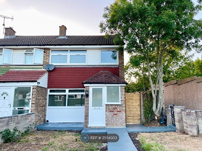 3 Bedroom End Of Terrace House To Rent In North Dene, Chigwell, IG7