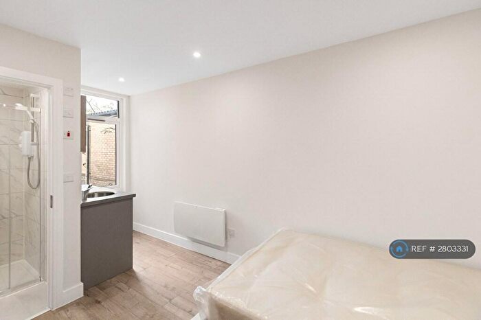 Studio To Rent In Dock Road, Tilbury, RM18