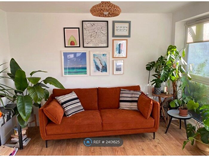 3 Bedroom Maisonette To Rent In Gibson Road, London, SE11