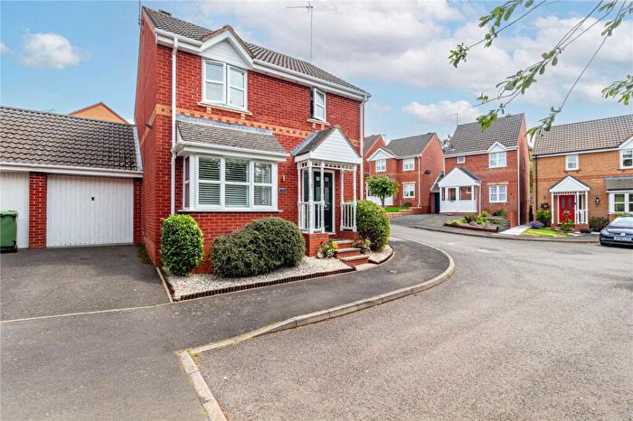 3 Bedroom Link Detached House For Sale In Greenford Close, Redditch, Worcestershire, B97