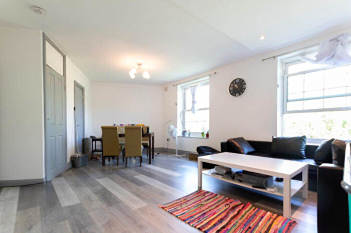 3 Bedroom Flat To Rent In Priory Green, N1