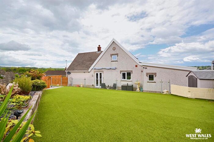 4 Bedroom Detached House For Sale In Heol Ffinant, Newcastle Emlyn, SA38