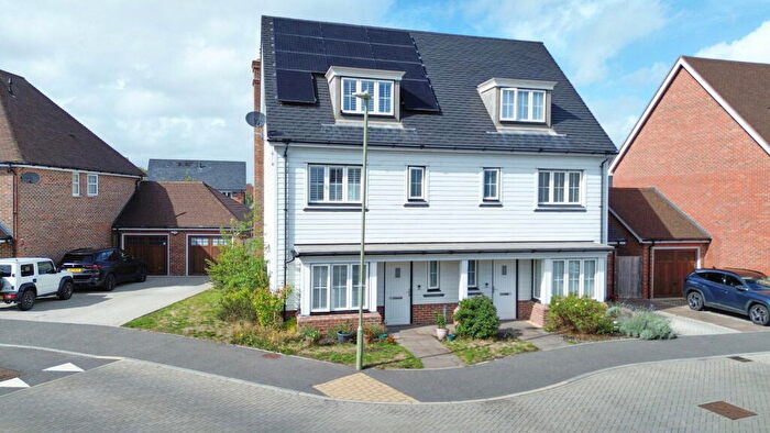 4 Bedroom Semi-Detached House For Sale In Emerald Avenue, Fleet, GU51