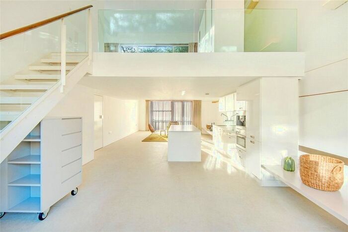 2 Bedroom Flat To Rent In Pear Tree Street, Clerkenwell, EC1V