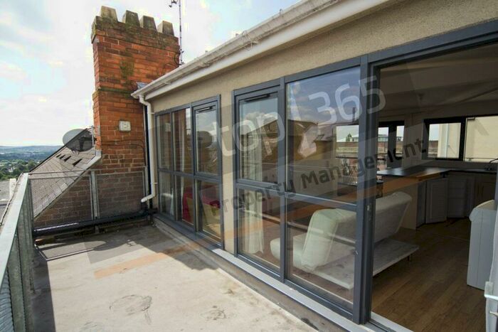 6 Bedroom Penthouse To Rent In * &#.pppw Excluding Bills* Derby Road, Nottingham, NG7