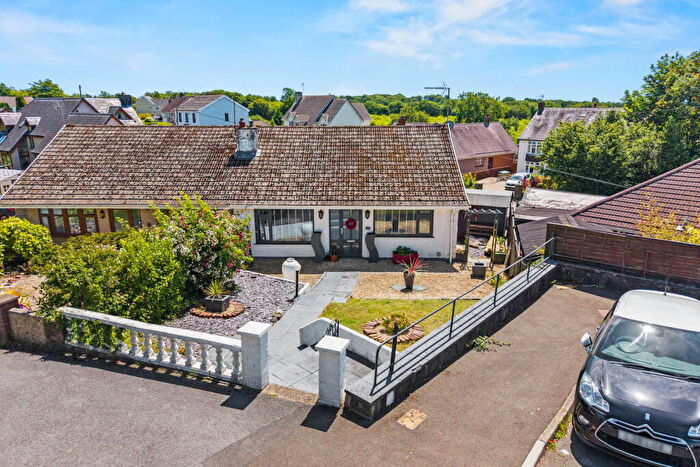 2 Bedroom Semi-Detached Bungalow For Sale In Cefn Draw, Three Crosses, Gower, Swansea, SA4