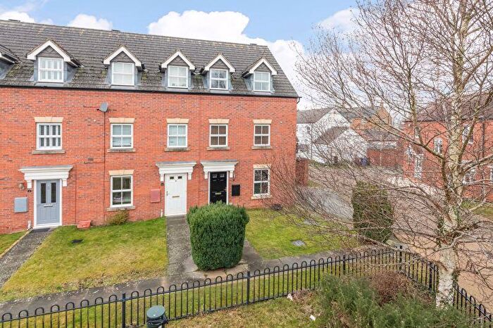 4 Bedroom End Of Terrace House For Sale In Lord Grandison Way, Banbury, OX16