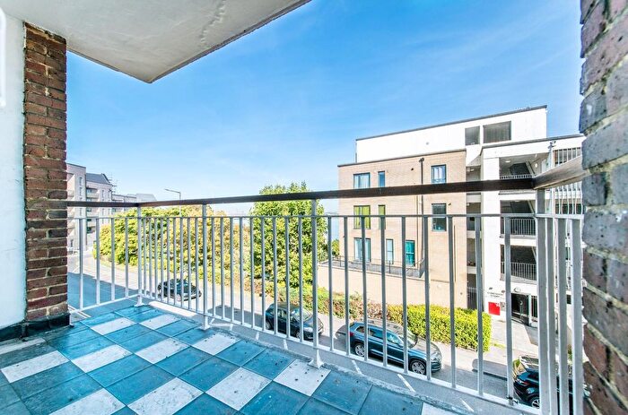 2 Bedroom Flat For Sale In Queen Street, Gravesend, DA12