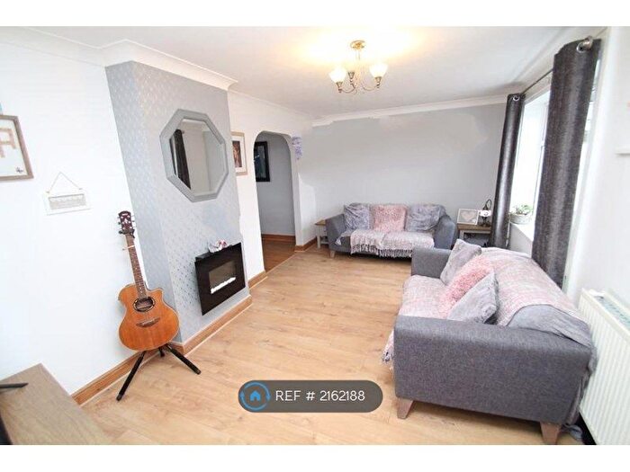 3 Bedroom Terraced House To Rent In Colingsmead, Swindon, SN3