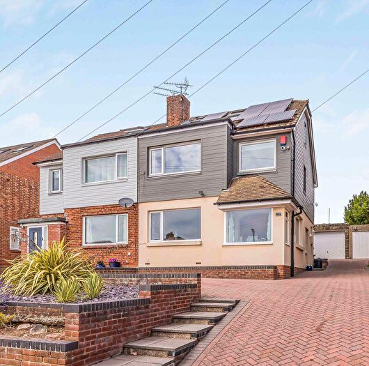 4 Bedroom Semi-Detached House For Sale In Woodfield Avenue, Farlington, PO6