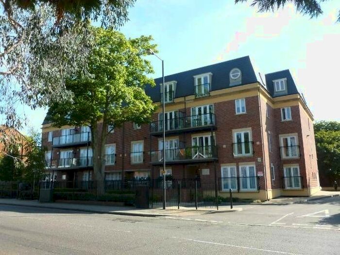 2 Bedroom Flat To Rent In Marsh Road, Pinner, HA5