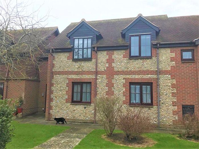 2 Bedroom Flat To Rent In High Street, Chichester, PO20