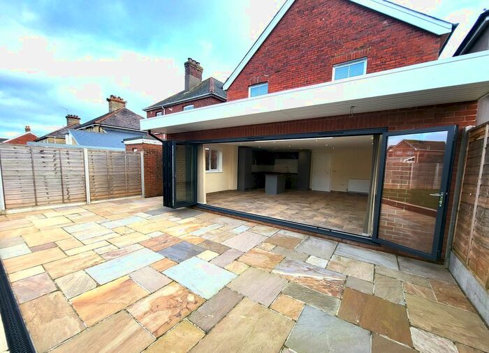 4 Bedroom Detached House To Rent In Medina Avenue, Newport, PO30