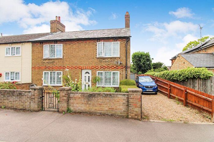 3 Bedroom Semi-Detached House For Sale In St. Neots Road, Sandy, SG19