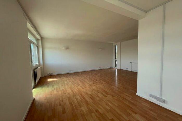 3 Bedroom Flat To Rent In Fountain Court, Liverpool, L23