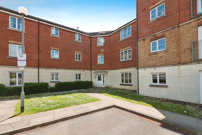 2 Bedroom Flat To Rent In St Lukes Court, Hatfield, AL10