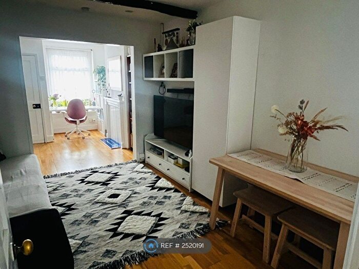 2 Bedroom Terraced House To Rent In West Street, Dunstable, LU6