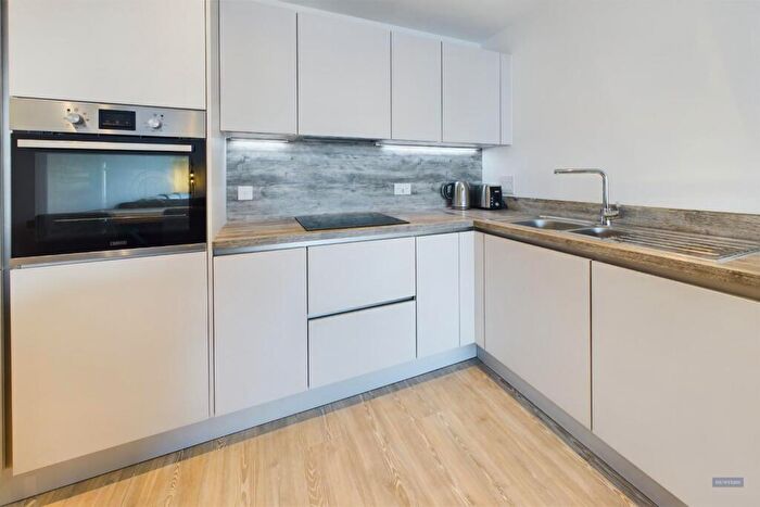 2 Bedroom Apartment For Sale In Riverside Quay, Southampton, SO14
