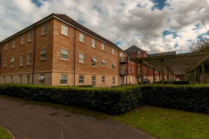 2 Bedroom Flat To Rent In Old College Road, Newbury, RG14