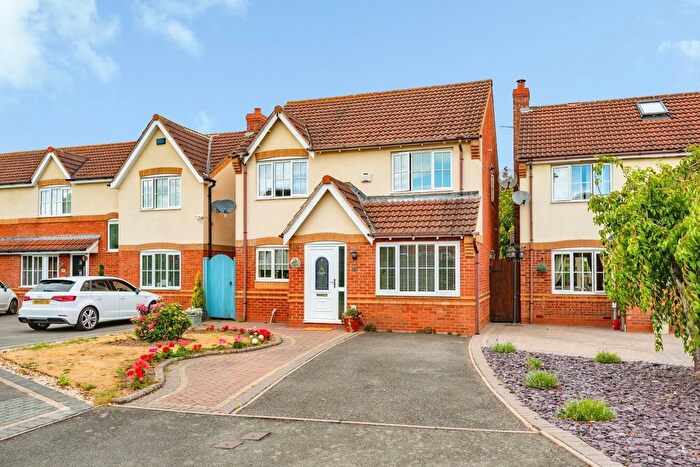 3 Bedroom Detached House For Sale In Talland Avenue, Amington, Tamworth, B77