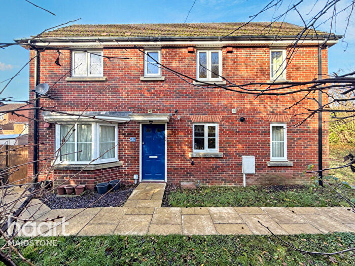 3 Bedroom Semi-Detached House To Rent In Grovewood Halt, Weavering, ME14