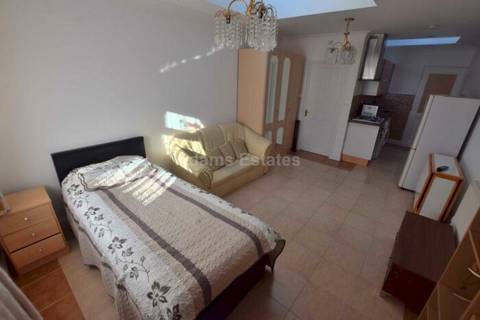 Studio To Rent In Meadow Road, Earley, RG6