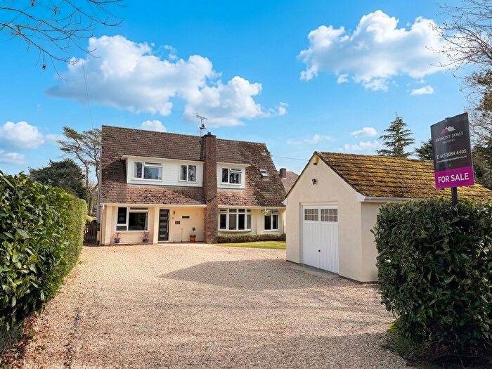 4 Bedroom Detached House For Sale In Monks Walk, Dibden Purlieu, SO45