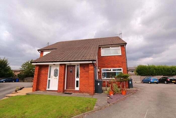 2 Bedroom Flat To Rent In Briardene, Denton, Manchester, M34