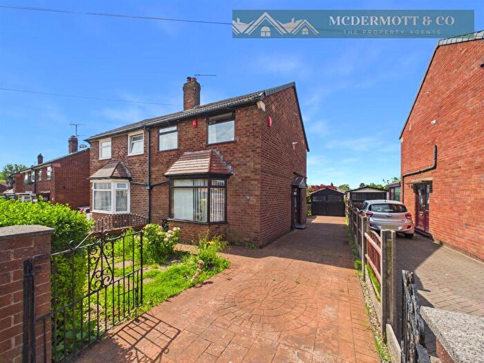 3 Bedroom Semi-Detached House For Sale In Westminster Road, Failsworth, M35