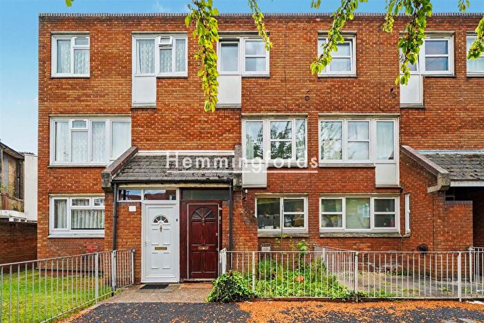 4 Bedroom Terraced House For Sale In Armour Close, London, N7