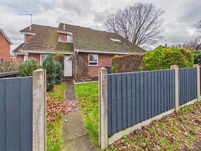 1 Bedroom Terraced House For Sale In Lamorna Crescent, Tilehurst, Reading, RG31