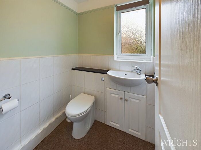 3 Bedroom Bungalow For Sale In Herns Lane, Welwyn Garden City, AL7