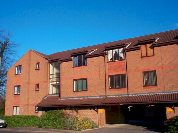 1 Bedroom Flat To Rent In Fairfield Avenue, Staines-Upon-Thames, Surrey, TW18