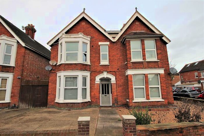 1 Bedroom Flat To Rent In Goldington Road, MK40