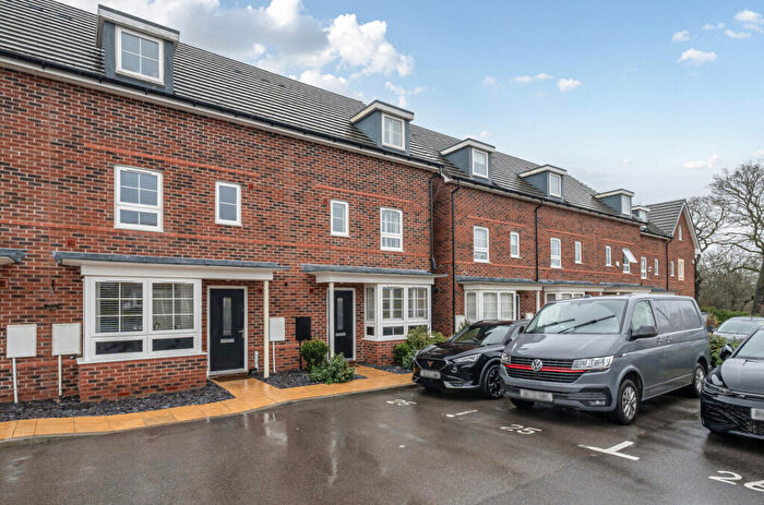 4 Bedroom End Of Terrace House For Sale In Barton Row, Hook, Hampshire, RG27