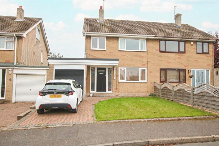 3 Bedroom Semi-Detached House For Sale In The Close, Norton, Doncaster, DN6