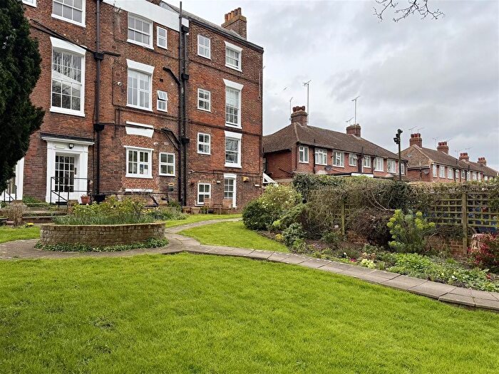 3 Bedroom Flat To Rent In , St Stephens House, St. Stephens Road, Canterbury, Kent, CT2