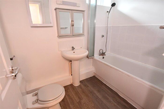 2 Bedroom Apartment To Rent In Bedroom Apartment St Floor In Aldershot, GU11