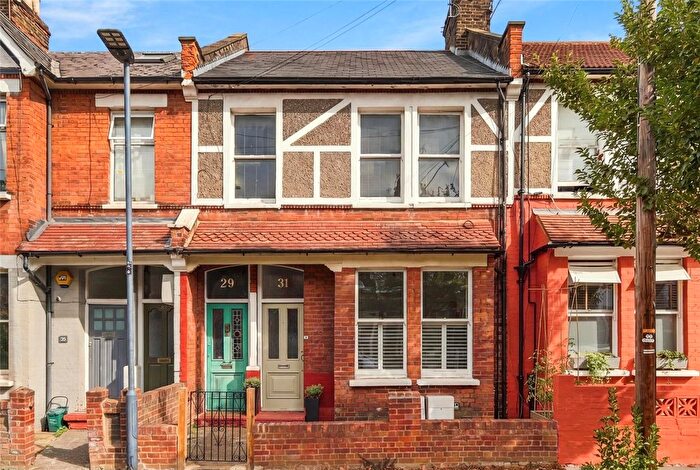 2 Bedroom Flat For Sale In Manchester Road, London, N15