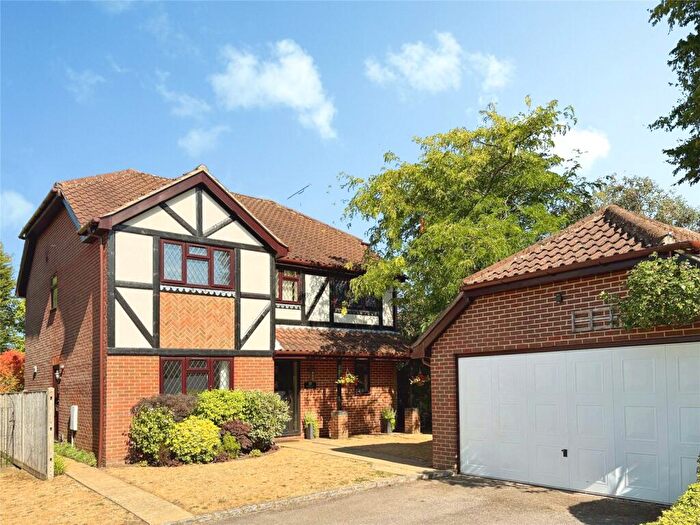 4 Bedroom Detached House For Sale In Windsor Gardens, Ash, Aldershot, Surrey, GU12