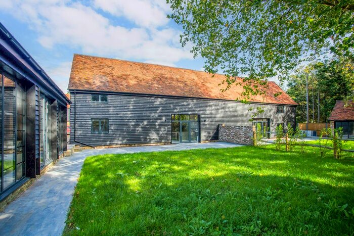 3 Bedroom Semi-Detached House For Sale In Guildford Road, Clemsfold, RH12