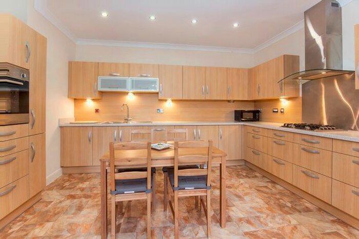 2 Bedroom Flat To Rent In Limetree Court, York, YO30