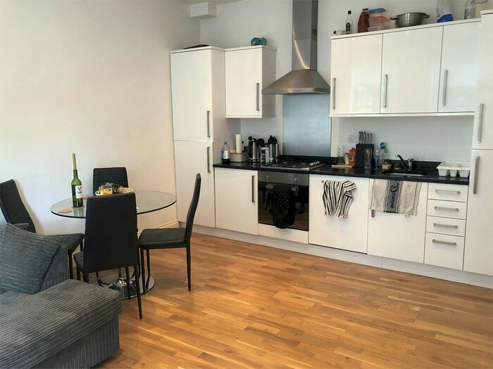 2 Bedroom Flat To Rent In Border Crescent, Crystal Palace, SE26