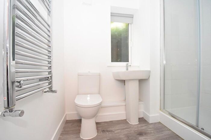 2 Bedroom Flat To Rent In Blenheim Walk, Corby, Northamptonshire, NN18