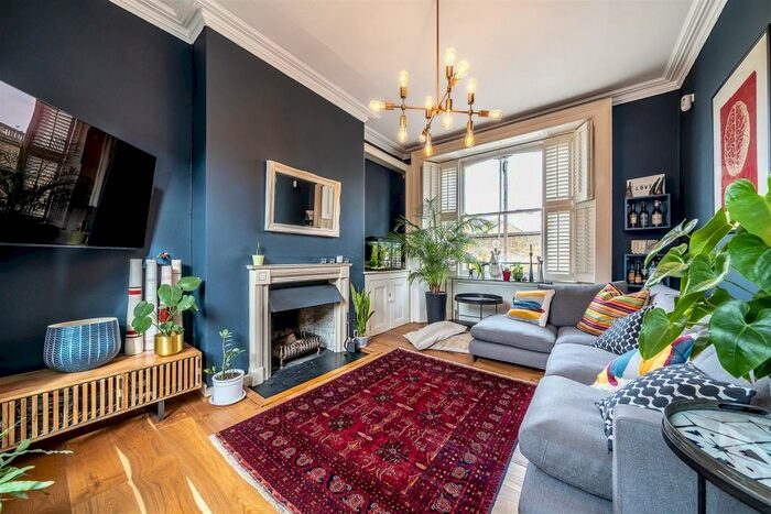 3 Bedroom Flat To Rent In Bloom Grove, West Norwood, SE27