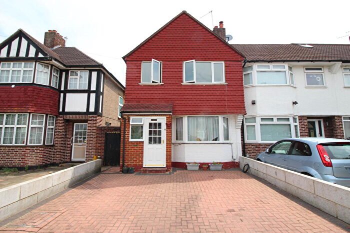 3 Bedroom End Of Terrace House For Sale In Caverleigh Way, Worcester Park, KT4