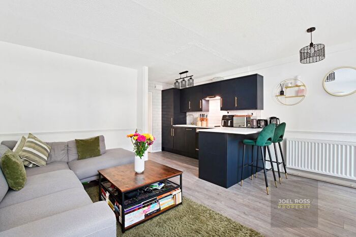 1 Bedroom Maisonette To Rent In Harriet Way, Bushey, WD23