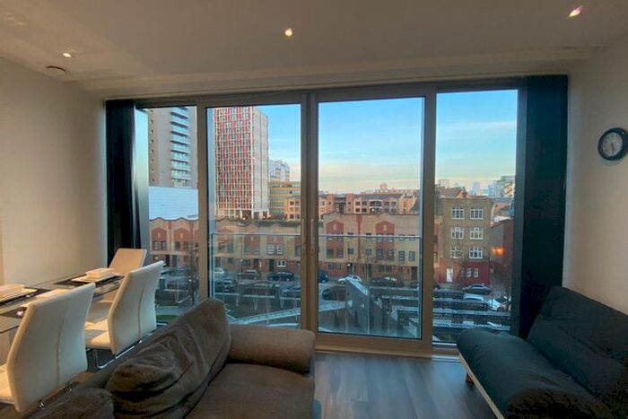 1 Bedroom Flat To Rent In Chaucer Gardens, London, E1