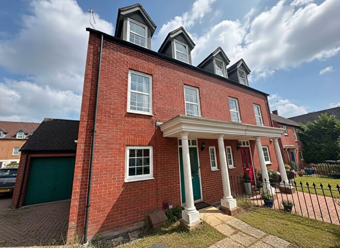 4 Bedroom Semi-Detached House To Rent In Hazel Covert, Thetford, IP24